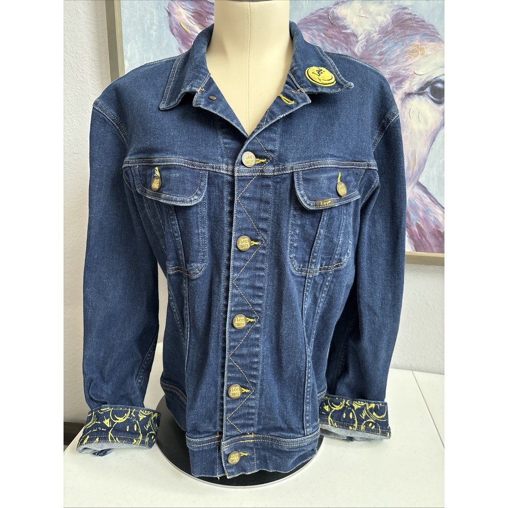 Lee Smiley Women's‎ Large Graphic Print Flip Cuff Blue Denim Button Up Jacket